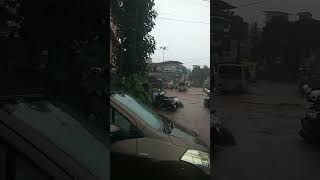 heavy rain water on road #nadiyakebichejaisenaiyadole #goa #india #shorts