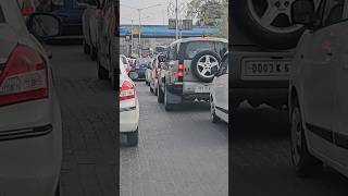 The Massive Land Rover Defender stuck in traffic #landrover #rangerover #defender