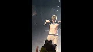 Justin Bieber showing his new tattoo "Son Of God" at Bologna Purpose Tour in Italy November 20 2016