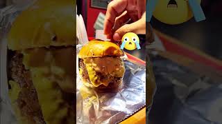 എന്നെ പറ്റിച്ചു ഗോയ്സ്  🍔 | a burger story #shorts #burger #kochi