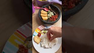 Goreng Tahu, ikan asin, lalapan Pete dan sambel terasi...beuh nikmatnya!!#masakansimpel