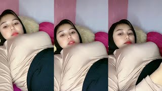 Gadis jilbab cantik live santai malam jumat