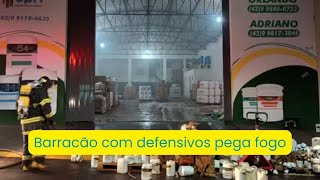 BARRACÃO DE DEFENSIVOS AGRÍCOLAS PEGA FOGO EM ITAÍ