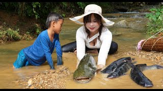 Fishing skills and stream fish traps on rainy days.