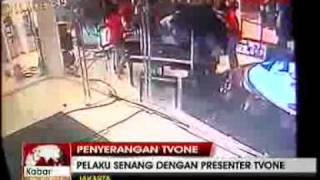 VIVAnews : Rekaman CCTV Insiden Penusukan Kamerawan TVOne