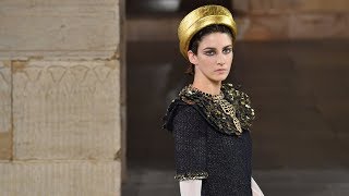 Показ Chanel в Нью-Йорке: Древний Египет и сумки-пирамиды