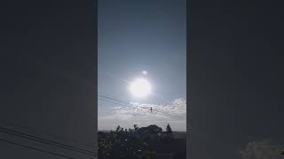 SOL E LUA SOBRE LINHA DO HORIZONTE