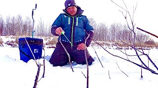 Такую рыбалку точно не забудешь. Он бил телефоном по буру и топил его в лунке.