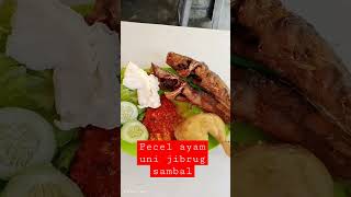 #pecel ayam uni jibrugg sambal nya jibrug pedas nya#