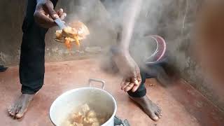 Video Diferente,  COZINHEI  pela primeira vez a CARNE DE PORCO, confira.🇲🇿