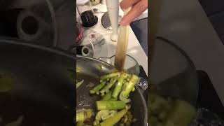 Pasta con pesto di asparagi e piselli