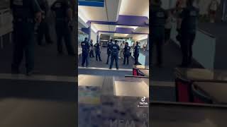 Stand off wit police 👮🏻‍♂️ at airport