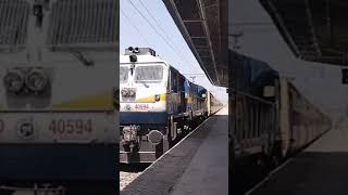 Pune WDP4D With Nizambad - Pune Express Arrving Puntamb Jn #shorts