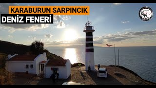 Karaburun Sarpıncık Deniz Feneri ve aşağısındaki kayalıklar