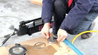 replacing the seal kits of ultra-high pressure cylinder