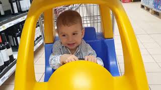 🚖 Baby driving in the Supermarket