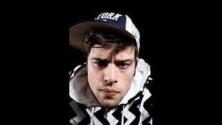 Fedez si scrive shiavitu