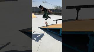 Estou treinando uma manobra nova 360 flip #shorts #skate #skateboard #スケボー #スケートボード #360flip #flip