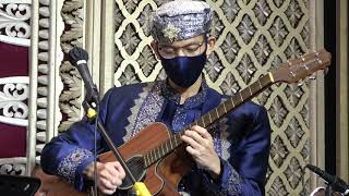 Keren! Penganten Pria Ternyata Jago Gitar