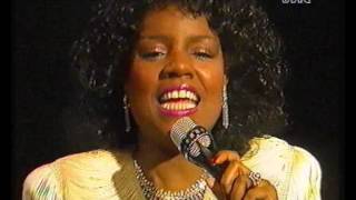 Gloria Gaynor - Can't take my eyes off of you