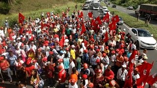 Manifestações contra e a favor do impeachment acontecem pelo país