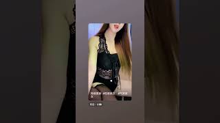 黑丝长腿美女热舞坐着摇前后摇千斤顶