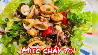 Mực cháy tỏi. Friend squid with garlic