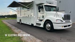 2007 Freightliner Columbia ShowHauler 26' Motorcoach