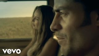 Chayanne - Sentada Aquí En Mi Alma (Vídeo Oficial)