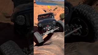 V8 Wrangler JK sube el Obstáculo muy Facil