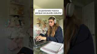 yo con la musica🤦‍♀️😂😂💃