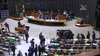 Plenário da Câmara tem primeiro dia de discussões sobre impeachment