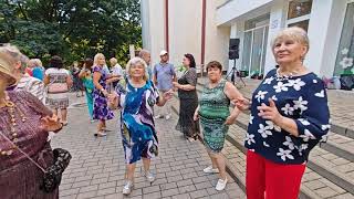 10.08.24г...КАЗАХСКИЙ ХИТ... звучит на танцполе в Гомельском парке...