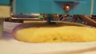 Extruding frosting using the Universal Paste Extruder (1)