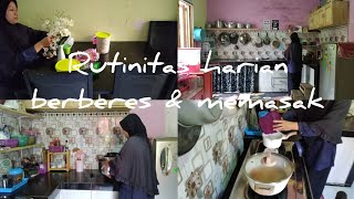 Rutinitas harian beres-beres dan memasak