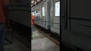 KA Purwojaya memasuki Stasiun Purwokerto