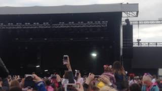 Little mix entrance 🕺🏼💃🏻🤦🏽‍♀️Edinburgh royal highland centre 💃🏻💃🏻💃🏻💃🏻💃🏻