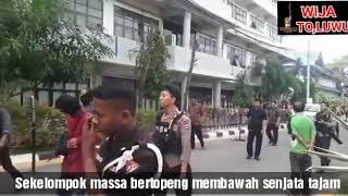 Sekelompok Massa Bertopeng Membawah benda tajam di area Kampus Unismuh