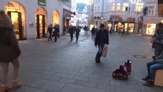 *•♫.¸`Fröhliche•.Stimmung¸•* in der Salzburger Linzergasse ✼♪