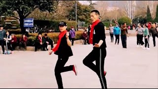 Wei Jia is a guide to trolling dance, Me and You version  I hope everyone will implement it and stay