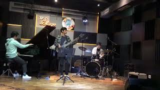 The Chicken - Jaco Pastorius (cover by Yonathan Godjali Trio)