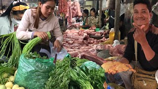 Fish Market In Siem Reap , Venders , And Popular Place For People Here.