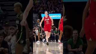 Caitlin Clark with the NASTY CROSSOVER! 🔥#caitlinclark #wnba