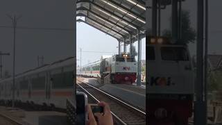 NAIK KERETA API KERTANEGARA DARI STASIUN WLINGI