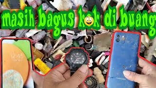 dapat hp di tempat sampah || masih bagus kok di buang