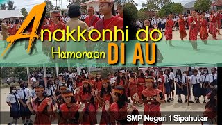 Tortor Batak diselingi lagu Anakkonhi do hamoraon di au