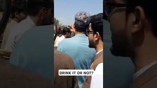 Peshawar people drink that yummy juice ##foryou #streetfood #followme